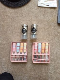 Spreader Set And Salt & Pepper Shakers 