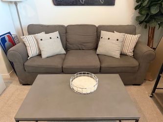 Couch with pull out bed