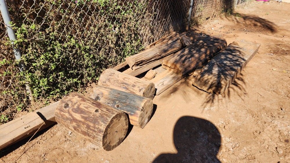 Free Wood -bonfire/fireplace