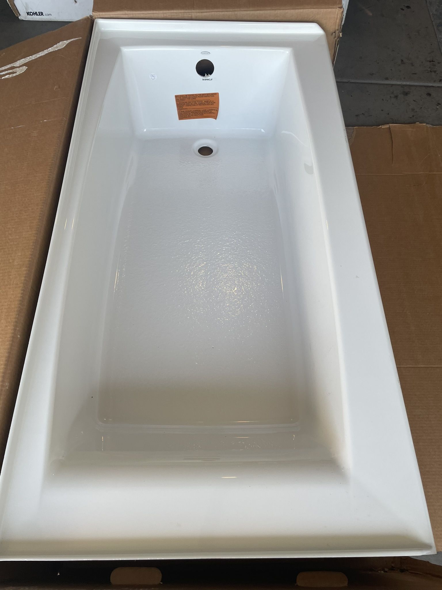 Elmbrook 60 in. x 30.25 in. Soaking Bathtub with Right-Hand Drain in White