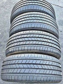 Set 235/55-19 Michelin con el 80% de vida