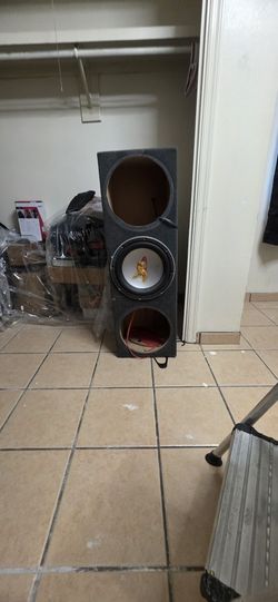 Sub Woofer Box. 3 12' Box