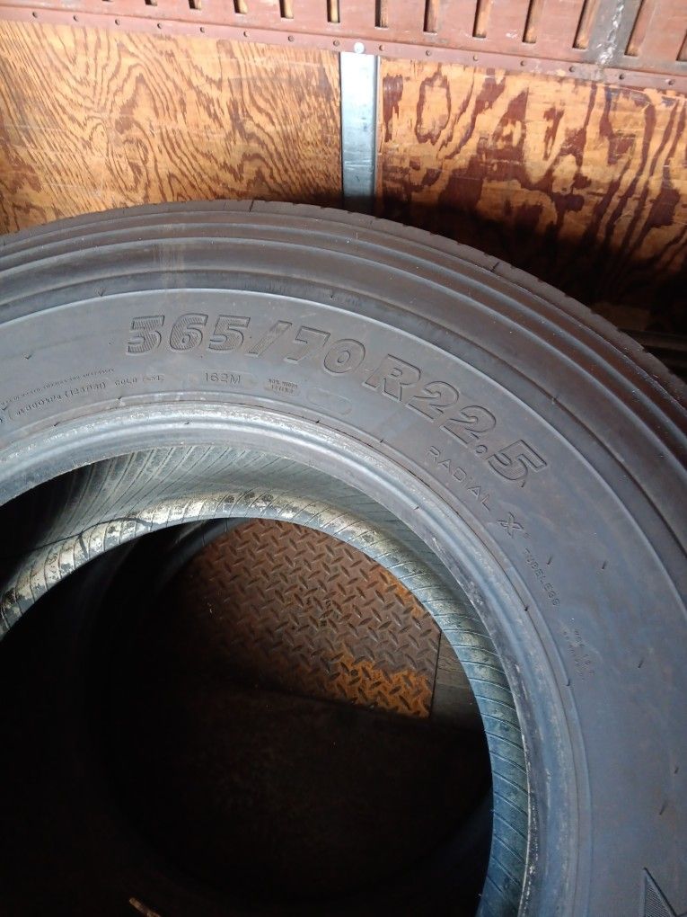 Super Singles 365/70R22.5. Truck Tires Michelin