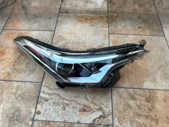 2017 - 2019 TOYOTA C-HR RH PASSENGER SIDE HEADLIGHT OEM