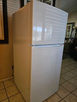 Apartment Refrigerator Work Great 1 years old  66tall 30  33 deep  wide 30 deliver local only