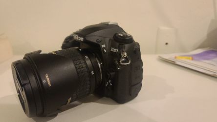 Nikon D 200.