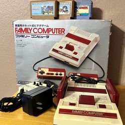 Famicom Console in box + 3 games
