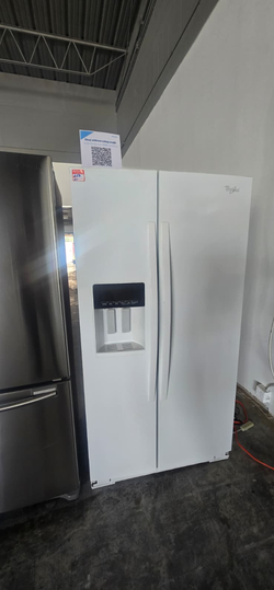 Whirlpool Side‑by‑Side Fridge – White, Ice & Water Dispenser