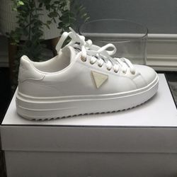 Women’s White GUESS Denesa Sneaker 7.5