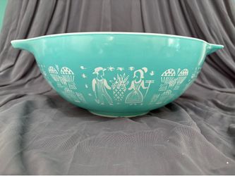 Amish Butterprint Cinderella Pyrex Bowl