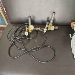 2 X Titan Controls CO2 Regulator 