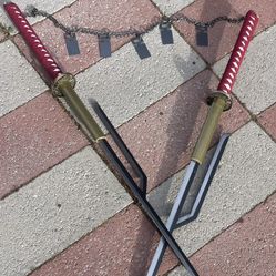 Hooked chain swords prop