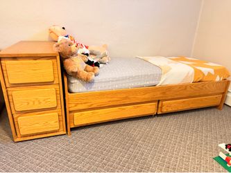Solid wood  toddler bed with drawers and mattresses