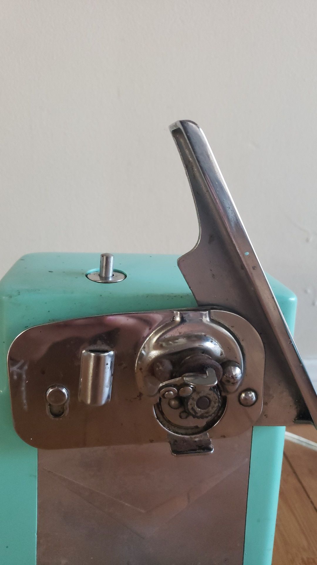 Abre Latas Eléctrico Electric Can Opener for Sale in Garden Grove, CA -  OfferUp