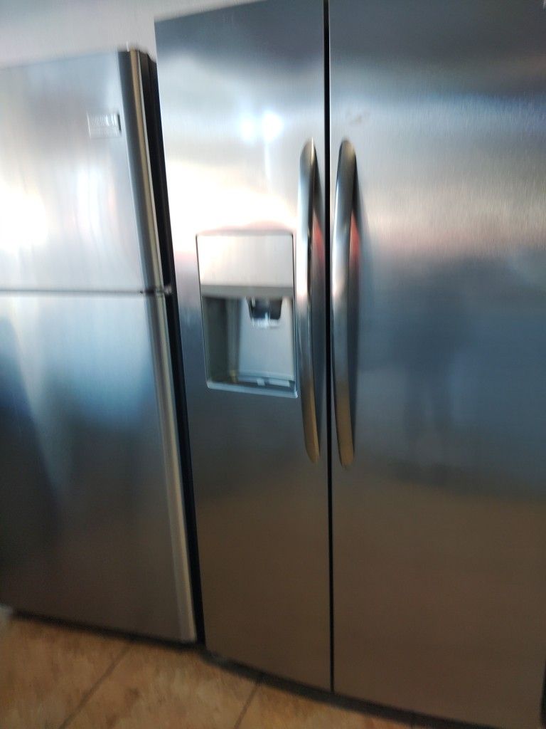 Refrigerator Ice Maker Water Dispenser.