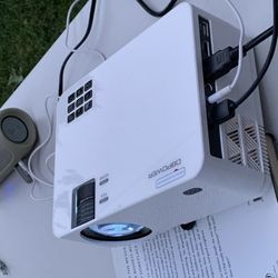 DBPower Projector