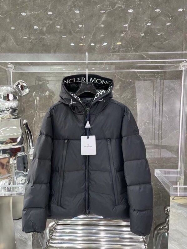 Moncler Men’s Black Coat 2025 New 