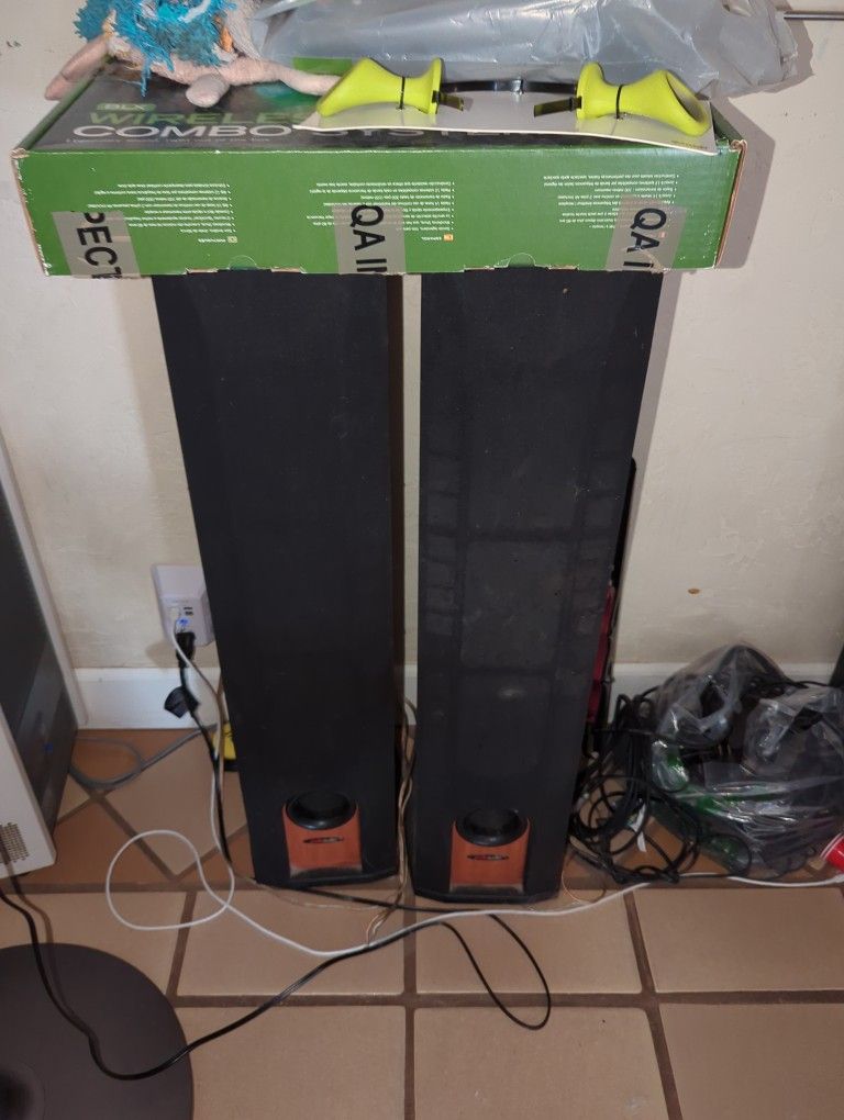 Pair of Polk Audio R50 Tower Speakers - Excellent Condition!