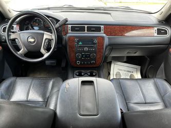 2013 Chevrolet Suburban 1500 Thumbnail