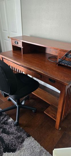 Great condition mission style solid wood desk