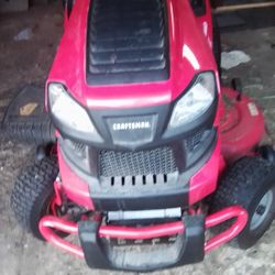 Craftsman T2400 Riding Lawnmower 