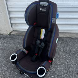 Graco 4Ever DLX Kid’s Car Booster Seat! Good condition! For kids 4-120lbs!