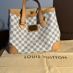 LOUIS VUITTON PURSE 
