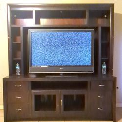 Entertainment Center w/ 46" Sony 1080p TV