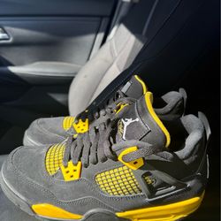 Jordan 4 Thunder