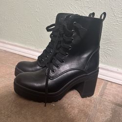 Black Heel Boots 