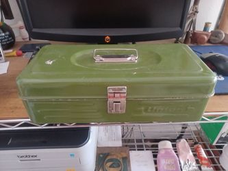Union Tackle Box Vintage Metal Very nice