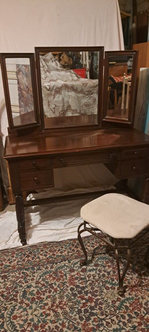Antique Mahagony Bifold Mirrored Vanity