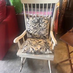 Wonderful Solid Wood 90’s Rocking Chair 