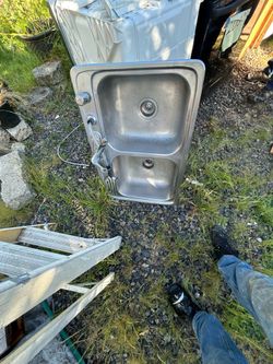 Sink / dishwasher/ stove