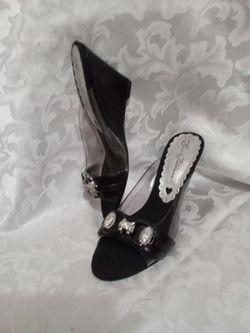 Beverly Feldman NAPOLI Vinyl Black 61/2m