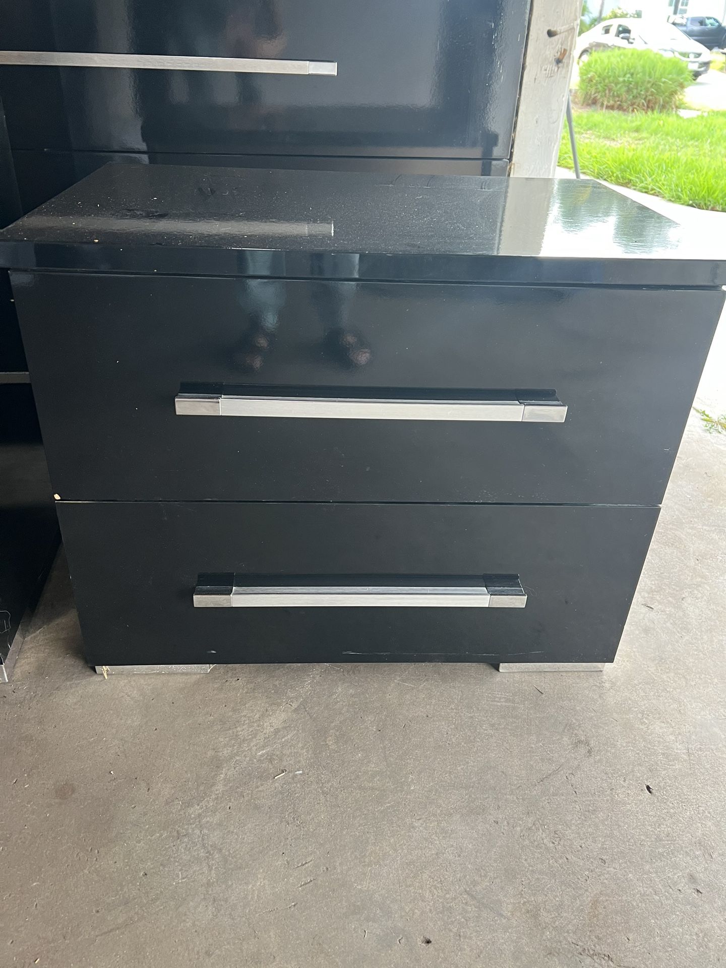 2 Night Stands