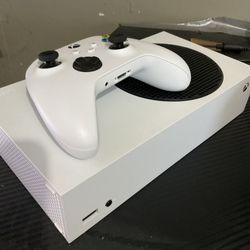 Xbox Series S (Slightly Used)