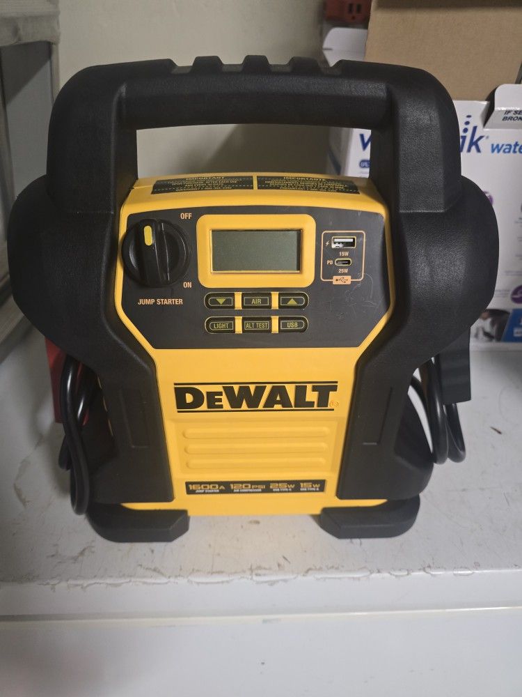 DEWALT JUMPER WITH COMPRESSOR 