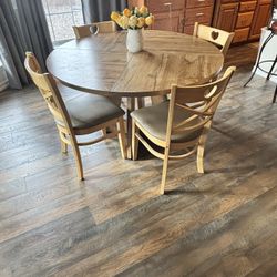 Dinning  Table And Five Chairs