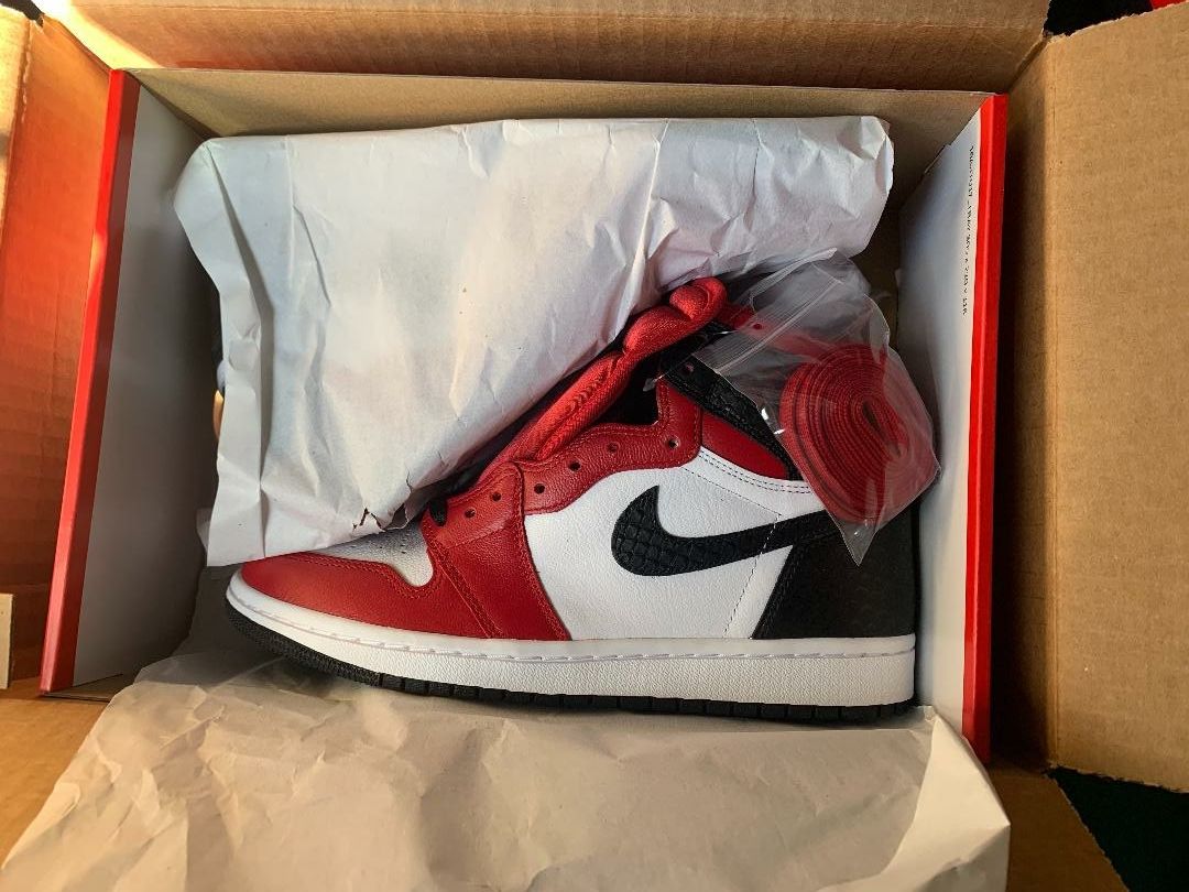 Jordan 1 satin red