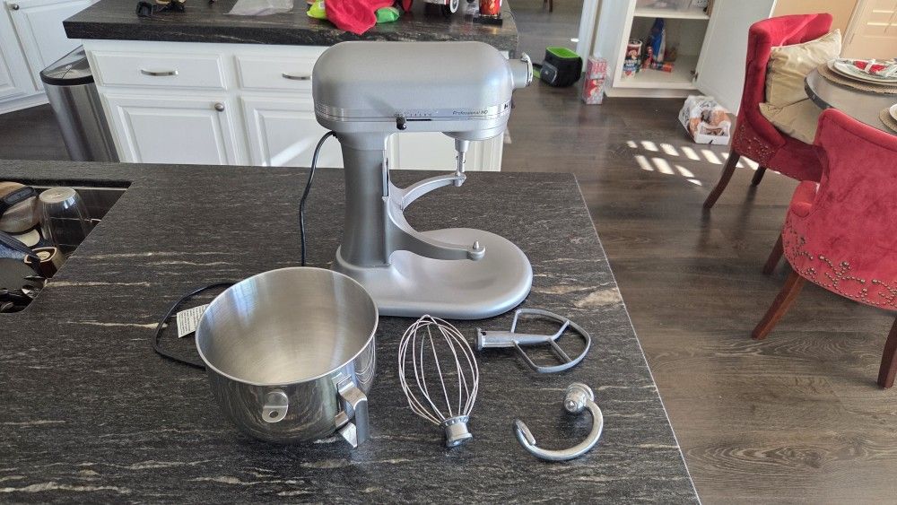 Kitchen Aid 5.5 Quart Bowl Lift Stand Mixer, Great Condition 