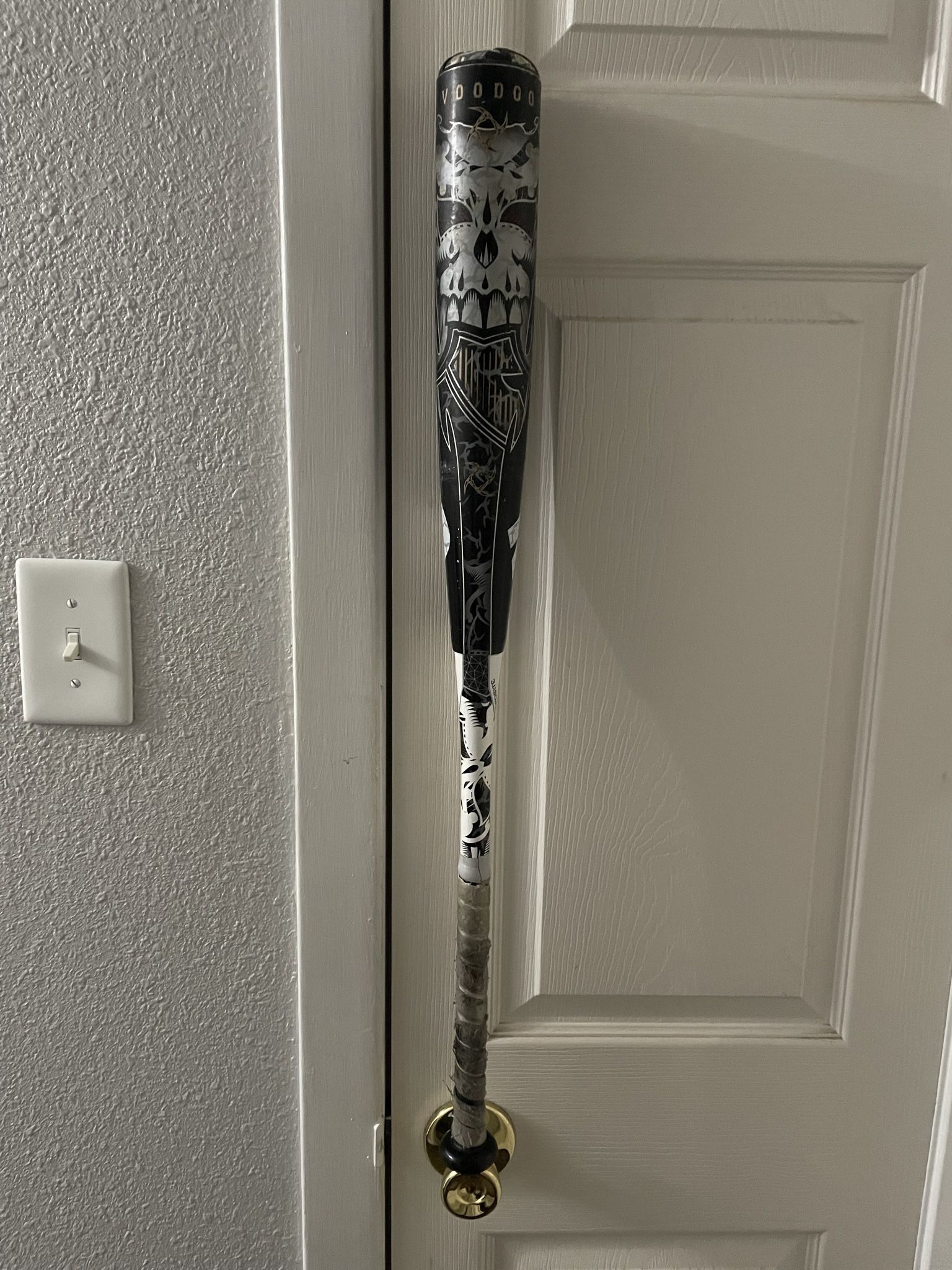 DeMarini Voodoo Baseball Bat 31” / 22oz (-9) 2 5/8" BBCOR Half + Half SC4 Alloy