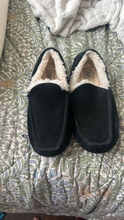 Ugg shoes for men or women.