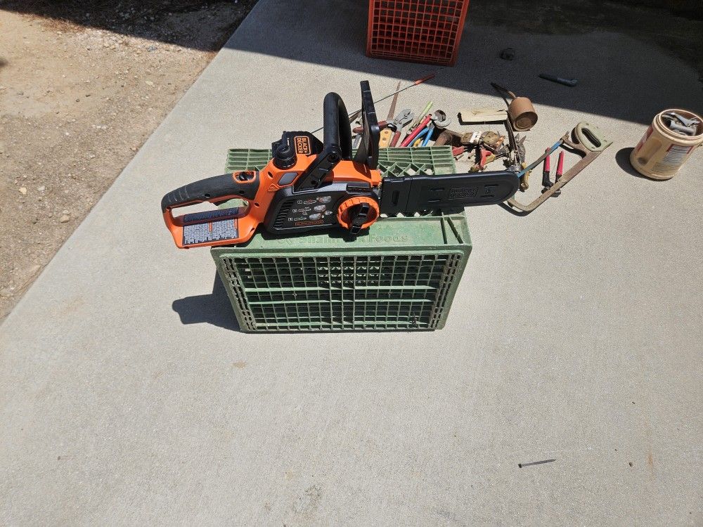 Black And Decker 18 Volt Cordless Chainsaw 140$