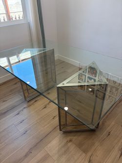 8 PERSON GLASS DINING TABLE