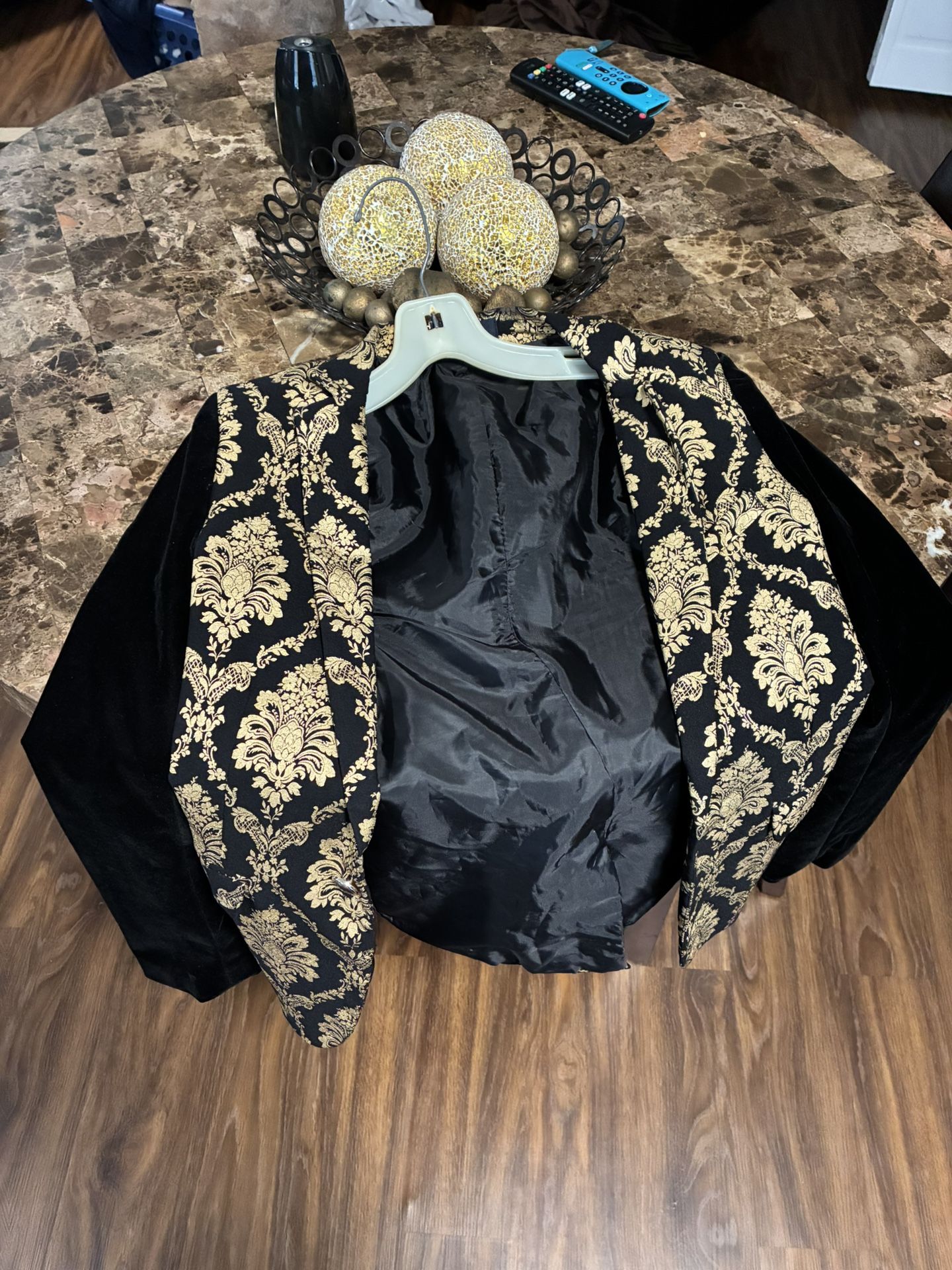 45/40$ Each Jackets , Coats , Suit Jackets Plus More !!