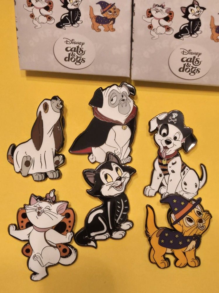 Disney Cats & Dogs COMPLETE SET Dressed in Halloween Costumes Metal Pin Combo