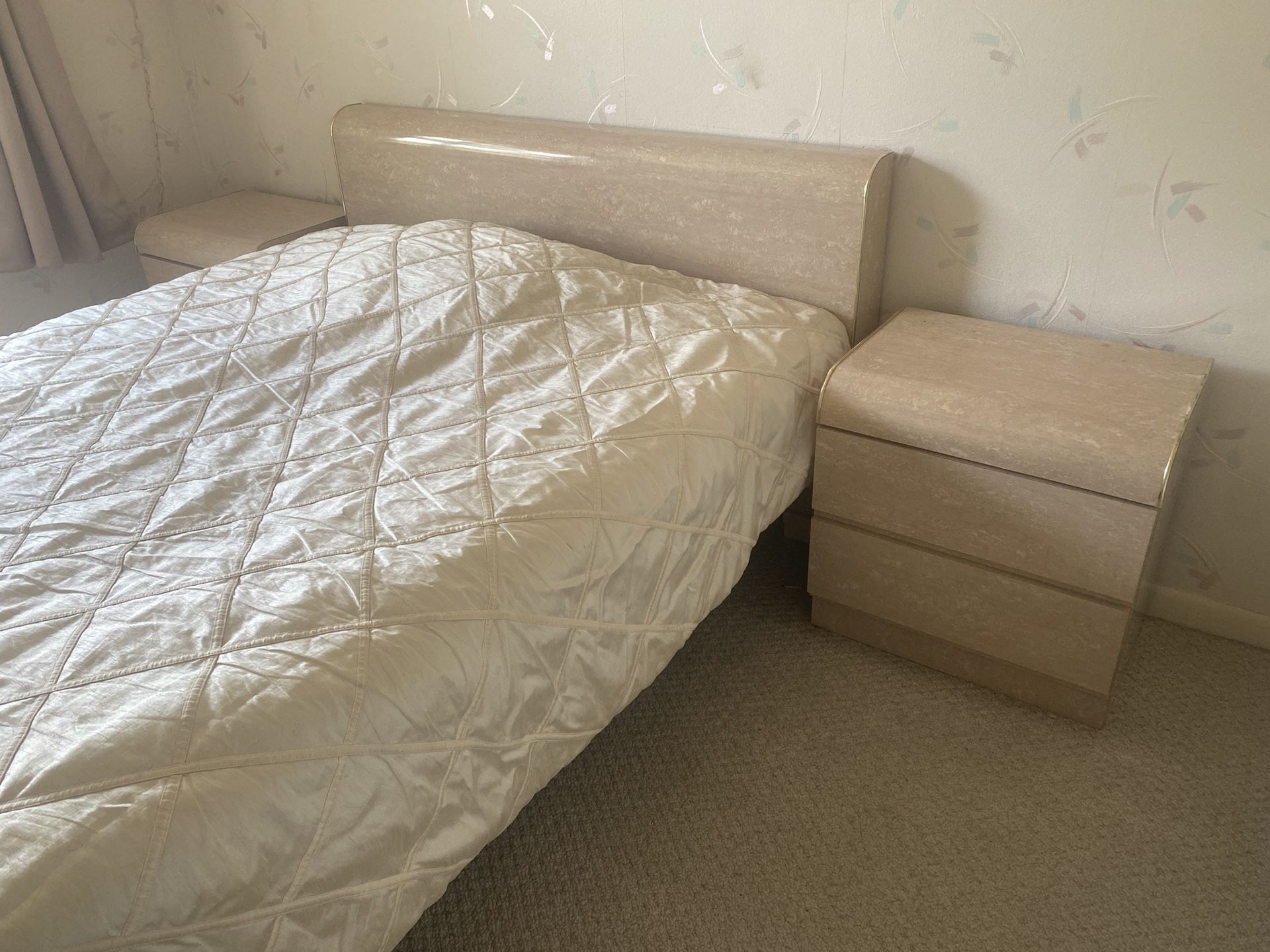 QUEEN BEDROOM SET