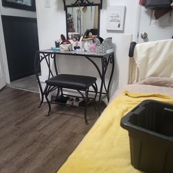 Iron Vanity Make Up Desk With Stool