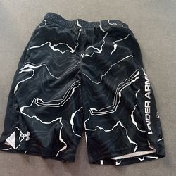 Under Armour Boys Youth Large Shorts 